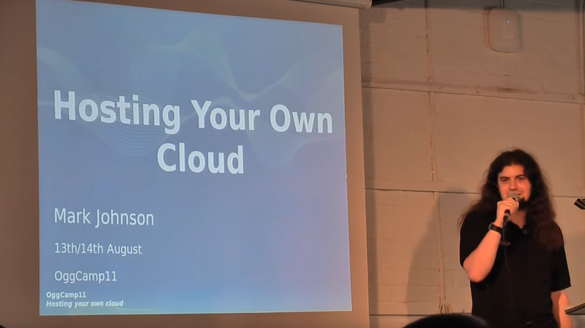 A photo of my presenting my "Hosting your own cloud" talk at Oggcamp 2011